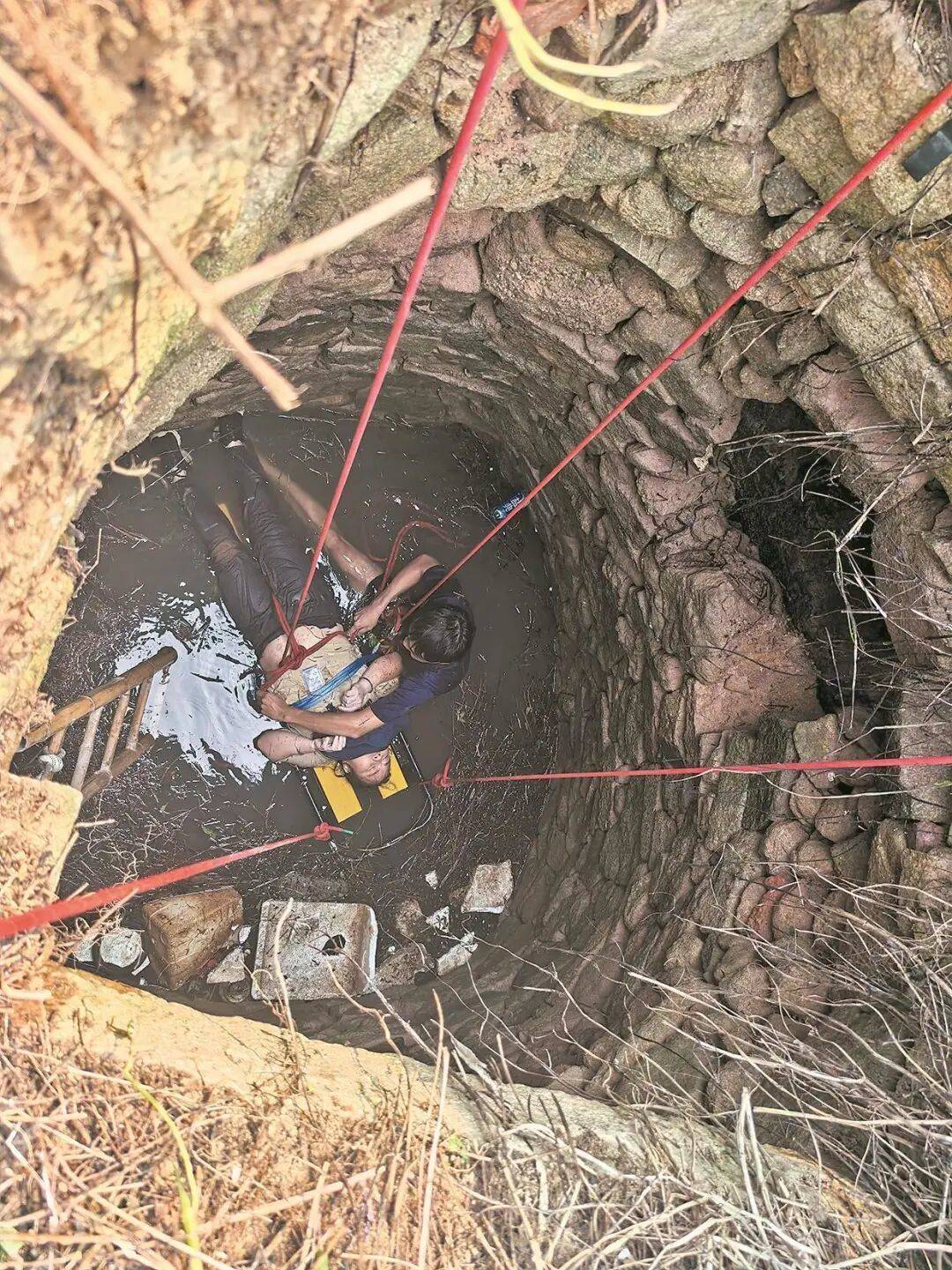 泉州坠井女子“54小时噩梦”:几条蛇爬身上<strong></p>
<p>十大fil币虚拟币排行</strong>,双侧肋骨骨折!绝望时靠一个信念坚持活下来……