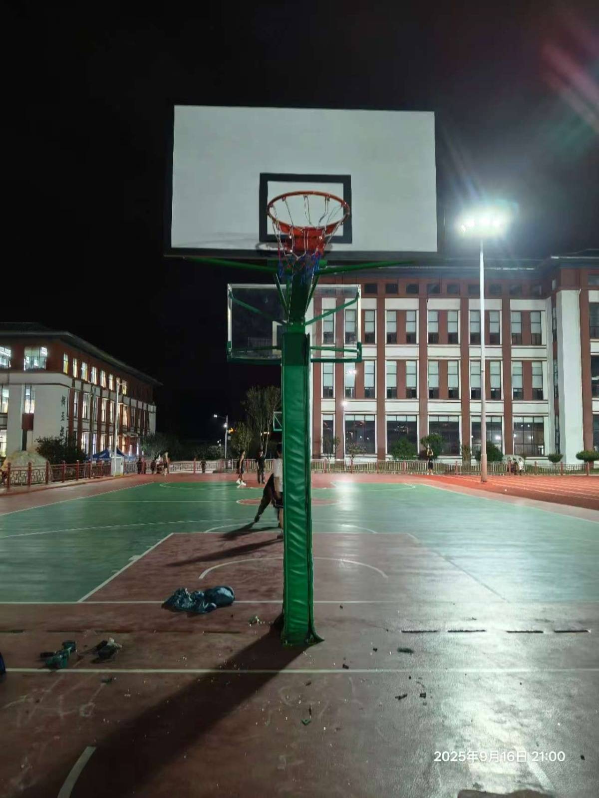 郑州178厘米大学生扣碎篮板<strong></p>
<p>十大fil币虚拟币排行</strong>,校方:说明弹跳力好!学校出资购买新篮板,已安装好