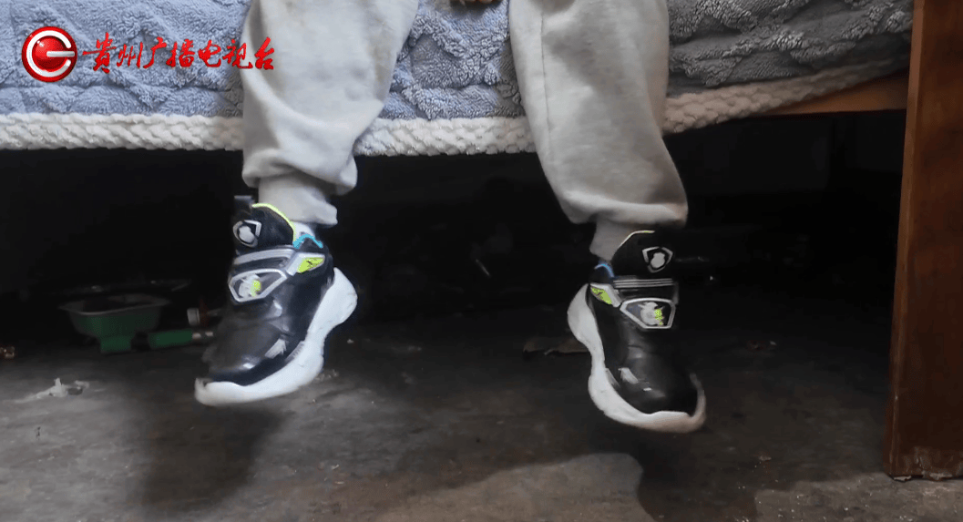 心酸!12岁男孩“独居”贵阳一安置房内<strong></p>
<p>虚拟币产生方法</strong>,父亲回应:迫于无奈,因为……