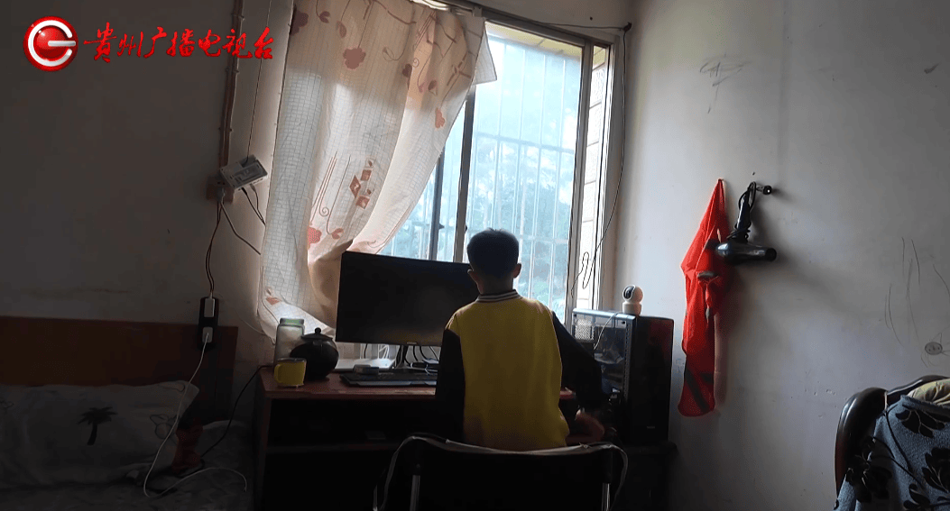 心酸!12岁男孩“独居”贵阳一安置房内<strong></p>
<p>虚拟币产生方法</strong>,父亲回应:迫于无奈,因为……
