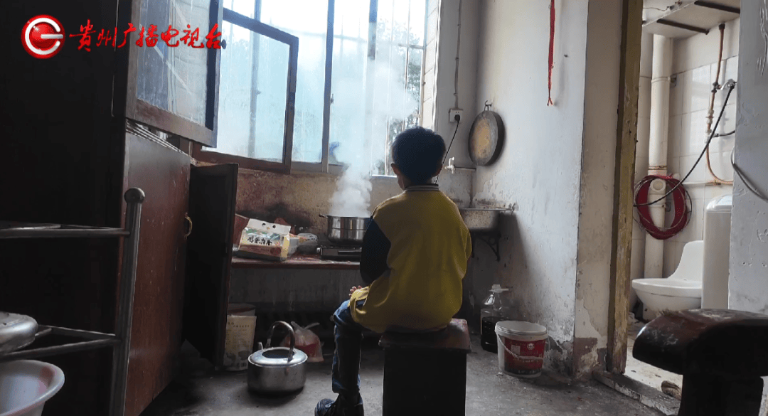 心酸!12岁男孩“独居”贵阳一安置房内<strong></p>
<p>虚拟币产生方法</strong>,父亲回应:迫于无奈,因为……