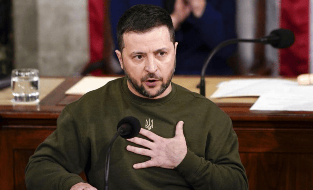 俄军发射了579架无人机<strong></p>
<p>世界最大虚拟币机</strong>,其中552架被乌军成功拦截,俄罗斯明白了:全是北约干的好事