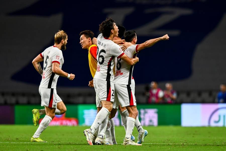 中超争冠形势明朗:国安已经掉队<strong></p>
<p>世界最大虚拟币机</strong>,申花希望渺茫,蓉城领先海港半个身位