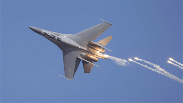 过于落后可以展示?歼20大方展示<strong></p>
<p>虚拟币otc走现金交易</strong>,“野兽模式”强压F35一头