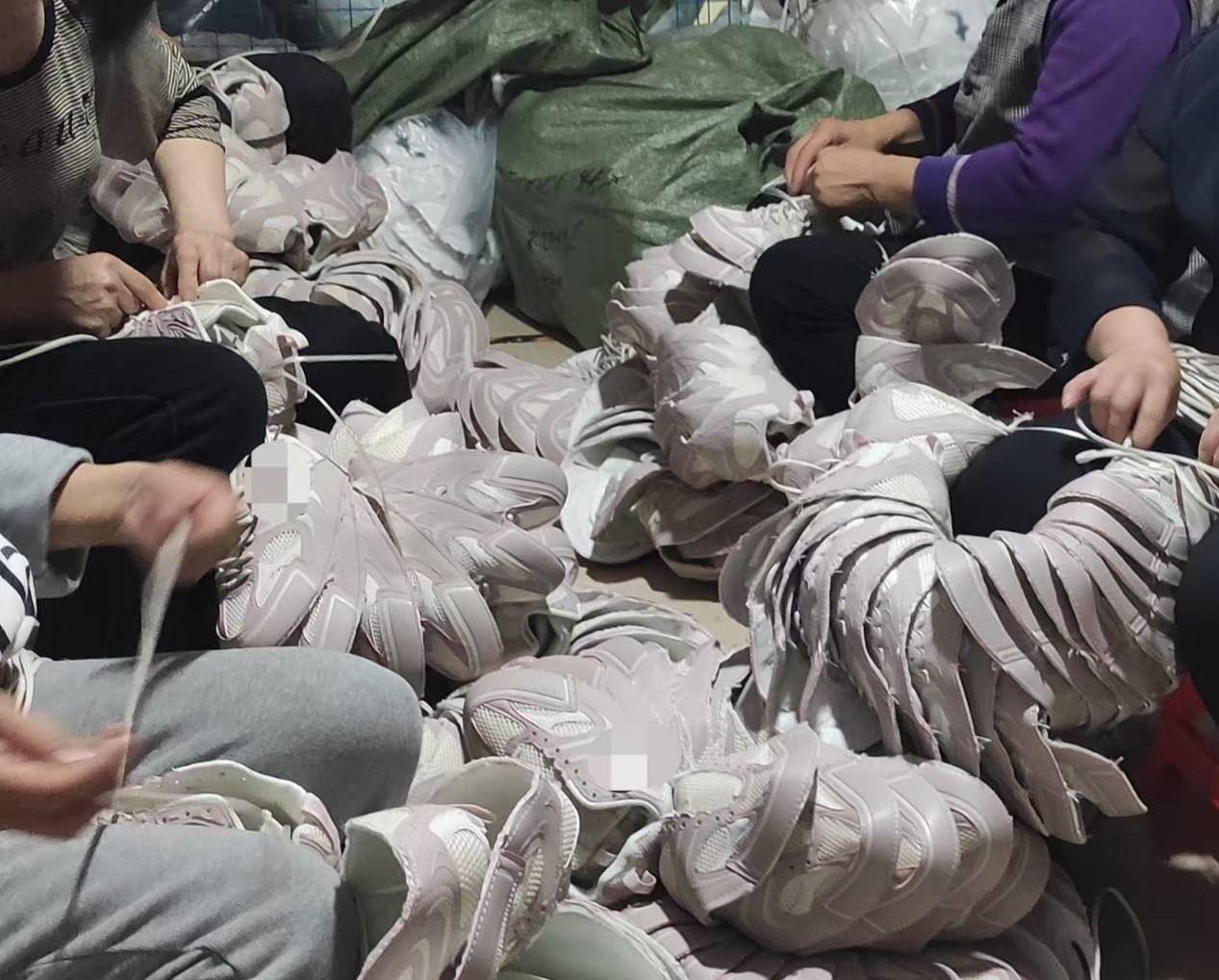 为一年多挣2万 53岁工人每天主动干15小时