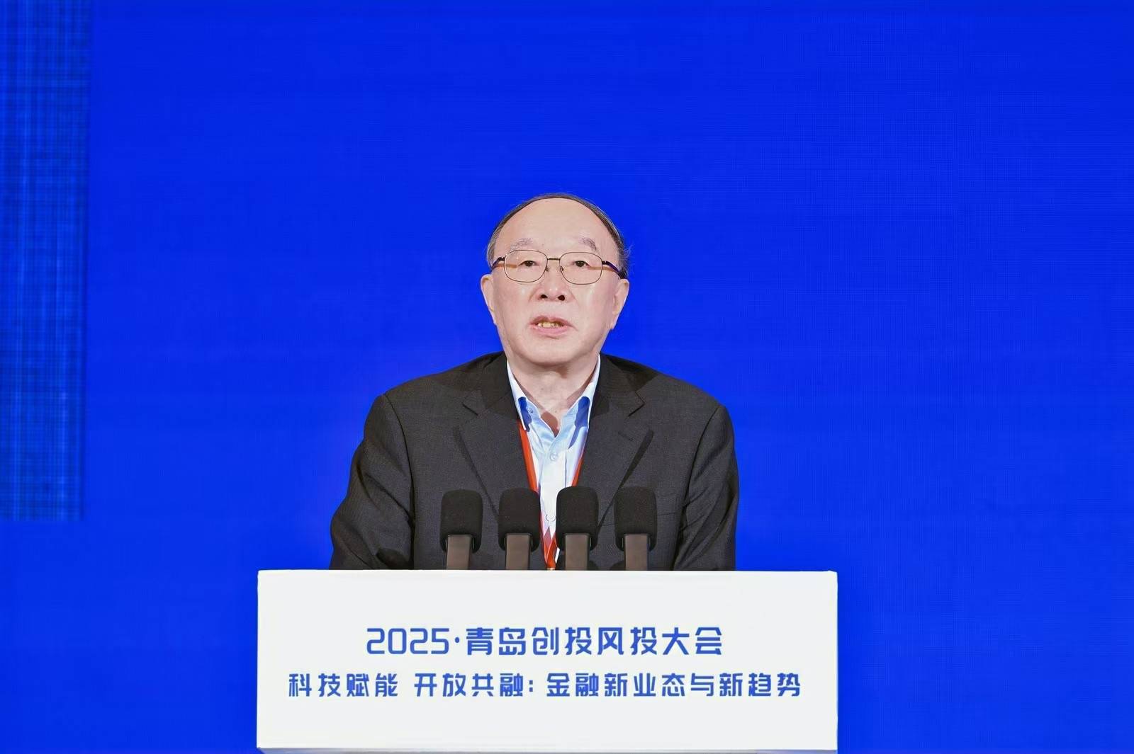 黄奇帆:<strong></p>
<p>虚拟币挖矿整治措施</strong>我国资本市场成长空间较大 投资应关注生产性服务业