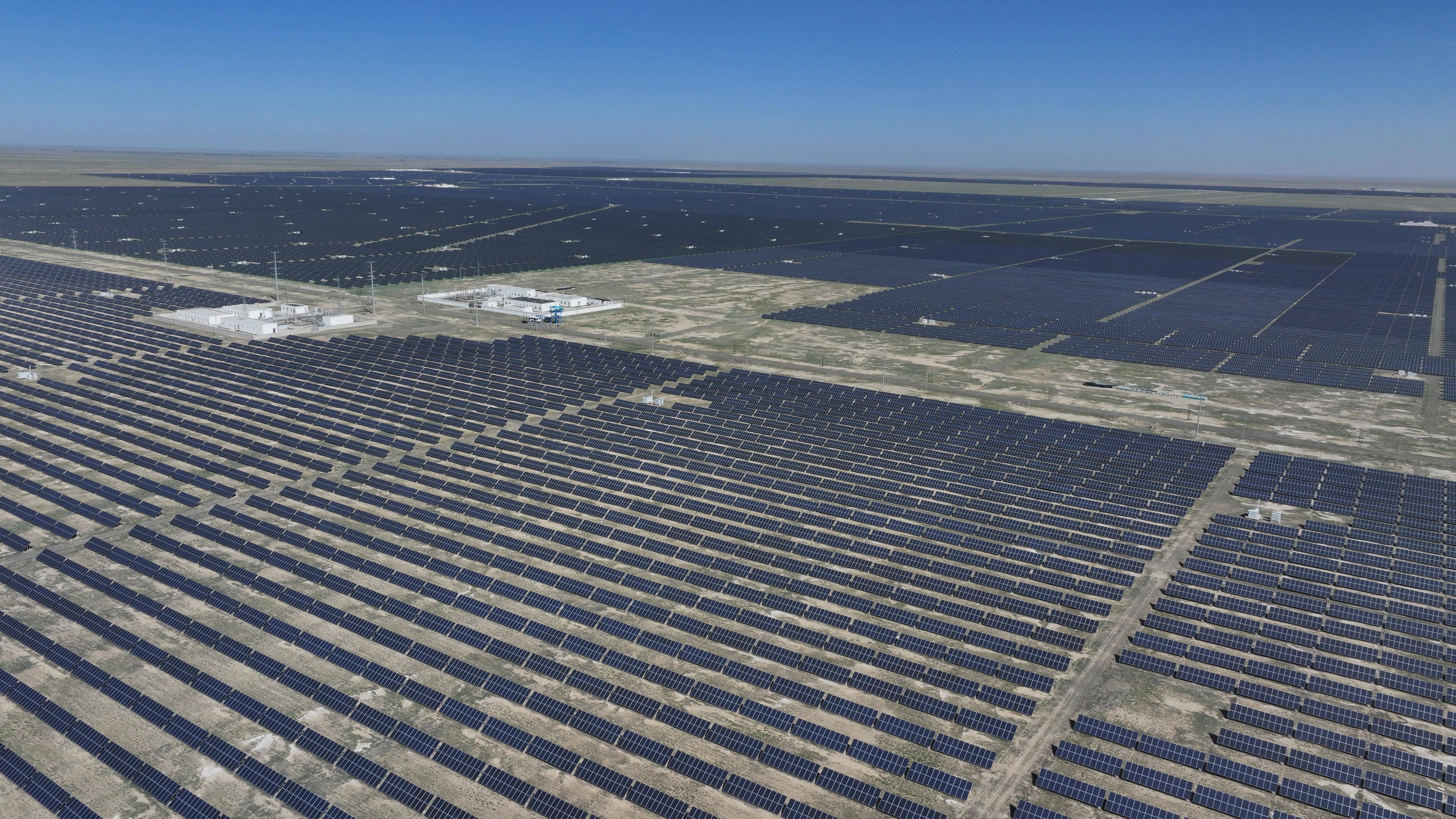 时政微观察丨大美新疆 气象万千