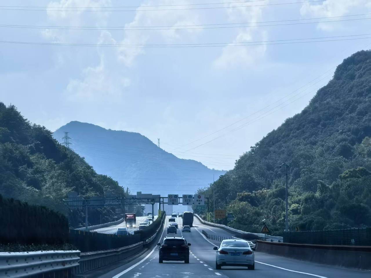 全杭州的娃都出动了？这是刚刚的火车东站<strong></p>
<p>虚拟币挖矿整治措施</strong>！秋假大军即将席卷全国