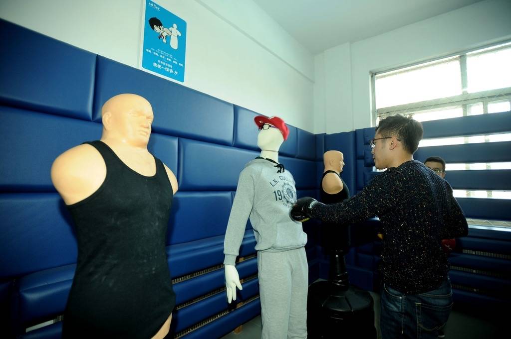 大学生心理咨询室爆满 有学生称自己只网恋