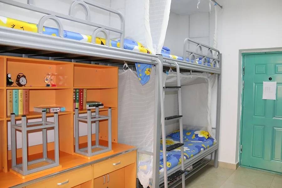 四川一初中8人宿舍住9名男生<strong></p>
<p>高材生虚拟币案例</strong>，1人轮流与他人挤着睡一张1.1米的床？当地：正处理