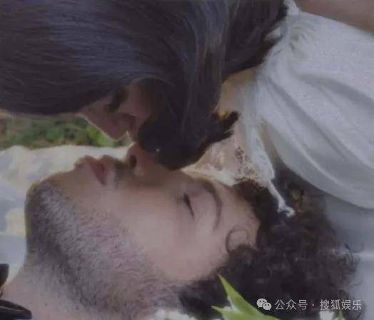 无意还是戏精？她办婚礼<strong></p>
<p>u虚拟币</strong>，分手多年的他隔空说“我愿意”？