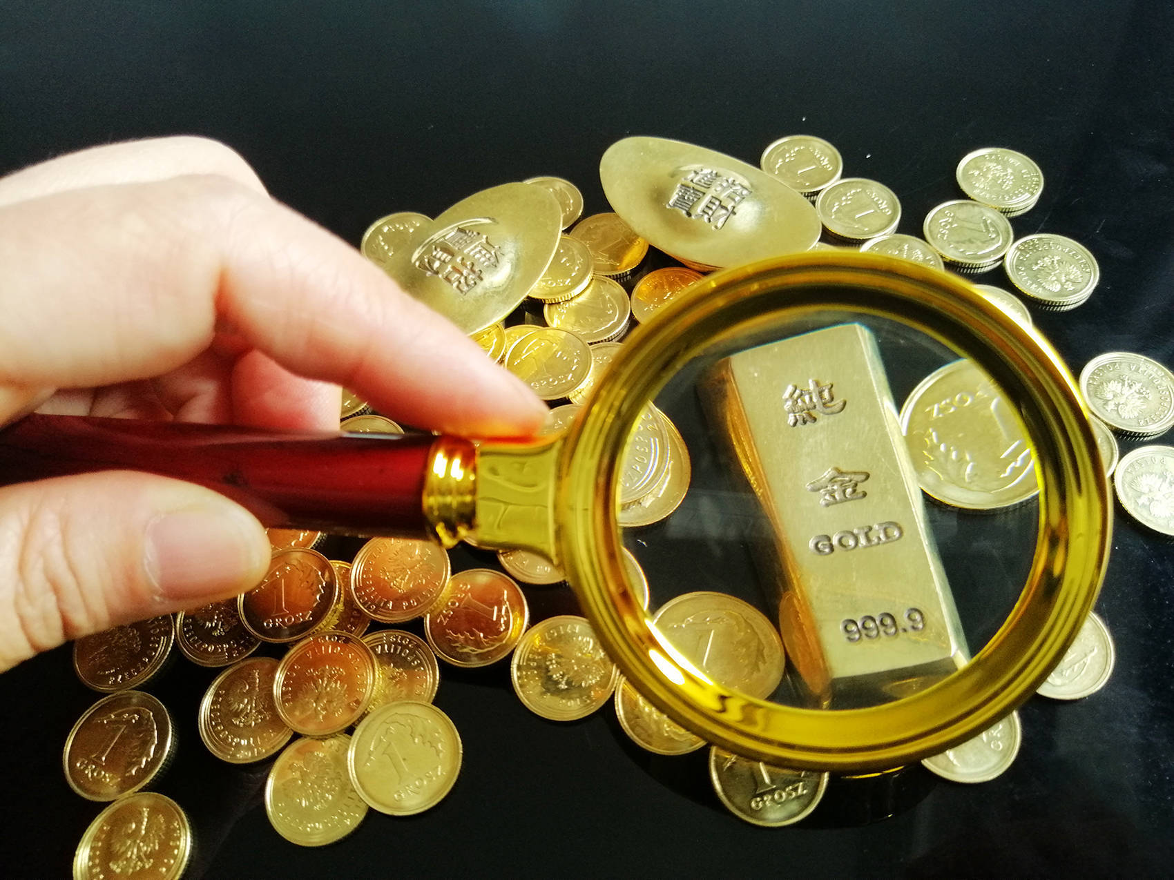 国际金价<strong></p>
<p>私人挖虚拟币</strong>，再创历史新高！消费者：从今年年中一直观望到十一，没想到越等越贵！机构：仍上涨空间