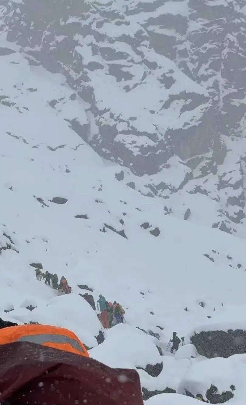 珠峰景区游客被困最新进展：已有350名游客获救<strong></p>
<p>私人挖虚拟币</strong>，其余200多名游客已全部取得联系