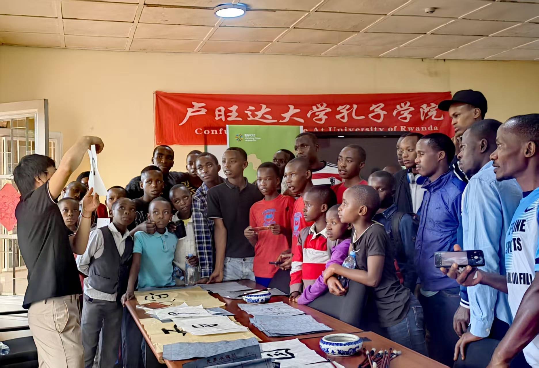 资讯有故事丨赏明月、品月饼……非洲师生沉浸式体验中秋“团圆味”