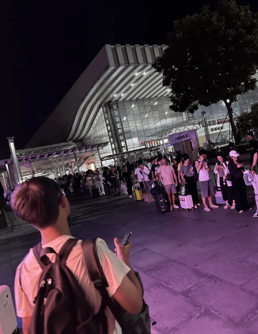 深圳北站凌晨返深被刷爆<strong></p>
<p>十部委虚拟币</strong>!附近叫车超200人?别慌!公交地铁加班护送