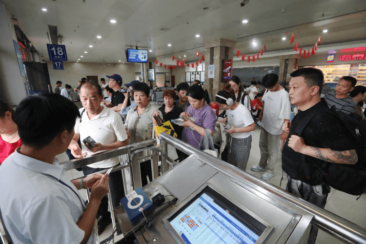 国庆返程高峰特写:全国最大收费站亮起“星河”<strong></p>
<p>以后如何交易虚拟币</strong>,“后备箱母爱大赛”又来了