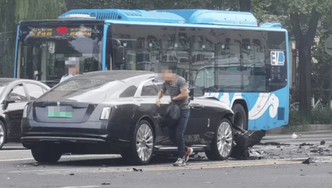“劳斯莱斯逆行车祸”事件白车家属发声:“丈夫多处骨折!往后日子不知道怎么过”<strong></p>
<p>以后如何交易虚拟币</strong>,陈震深夜再道歉,并回应“我方律师会全力配合”