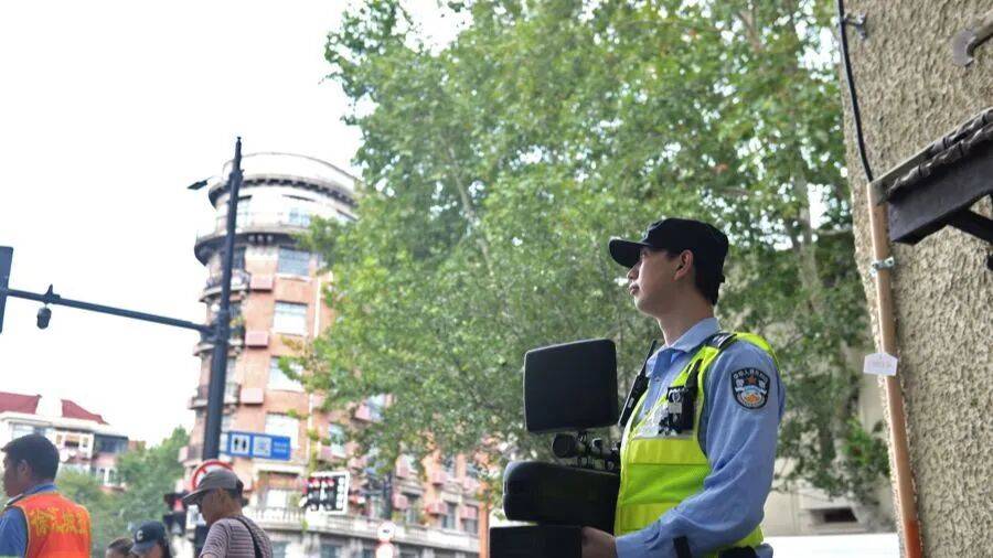 突然群发<strong></p>
<p>公司从事虚拟币开发</strong>!大批上海市民收到警方短信!全市爆火网红已被锁定...有爸爸因孩子违规被罚款