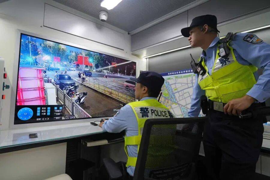 突然群发<strong></p>
<p>公司从事虚拟币开发</strong>!大批上海市民收到警方短信!全市爆火网红已被锁定...有爸爸因孩子违规被罚款