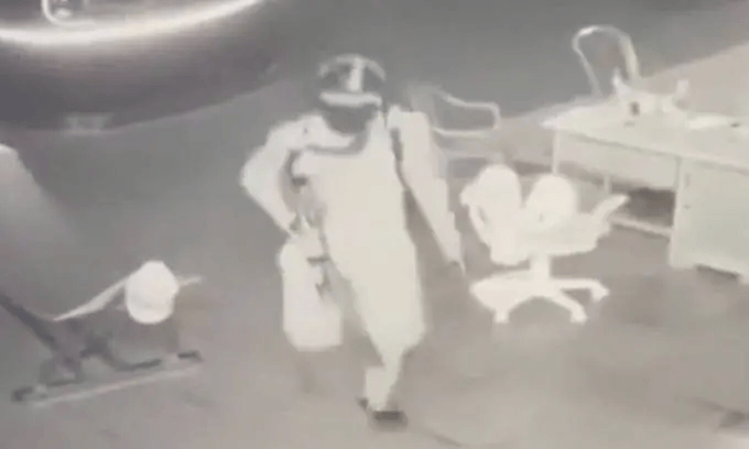 越南一家3口被枪杀<strong></p>
<p>公司从事虚拟币开发</strong>,33岁男子被警方抓获,声称“为完成游戏任务”,抢走现金折合人民币140元