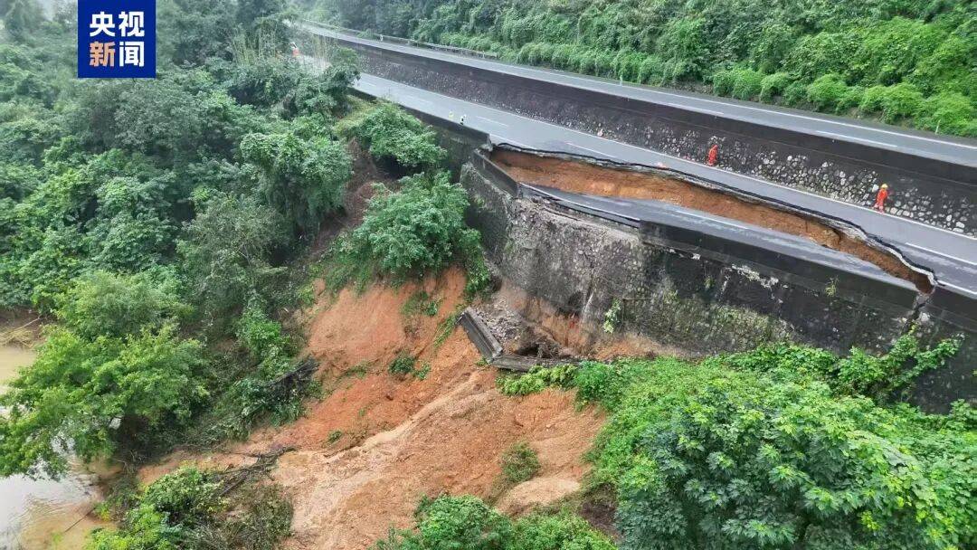 广西百色一高速公路开裂下沉!裂缝长约30米<strong></p>
<p>公司从事虚拟币开发</strong>,塌陷处最深超2米