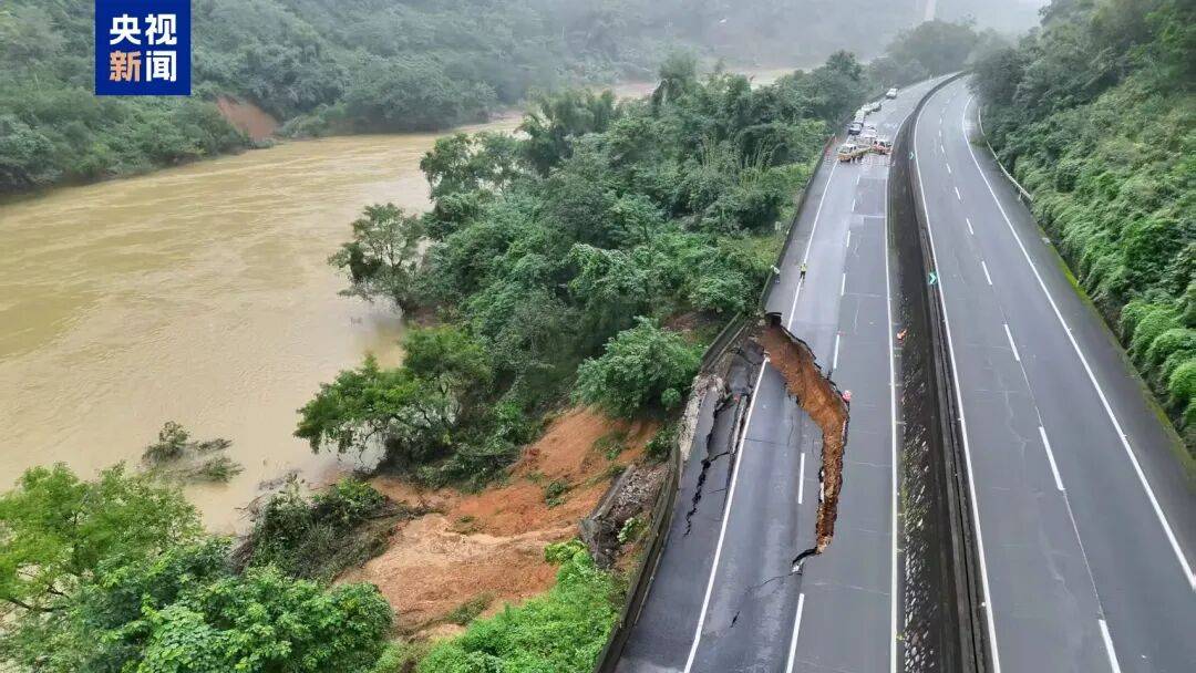 广西百色一高速公路开裂下沉!裂缝长约30米<strong></p>
<p>公司从事虚拟币开发</strong>,塌陷处最深超2米