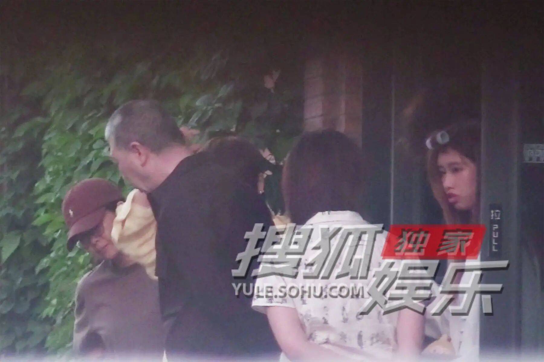 考古|冯小刚带女儿去陈思诚工作室!开个人账号还读影视专业<strong></p>
<p>虚拟币挖矿</strong>,她也要“女承父业”吗?