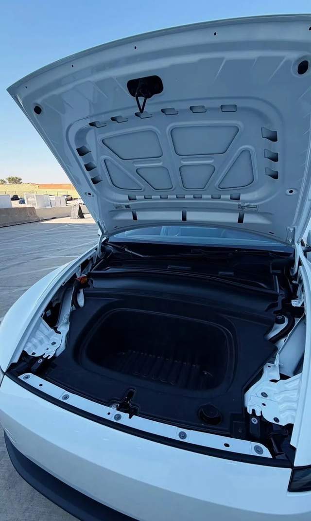 将特斯拉砍成“铁皮房”的<strong></p>
<p>虚拟币挖矿</strong>，是马斯克新的万亿对赌协议