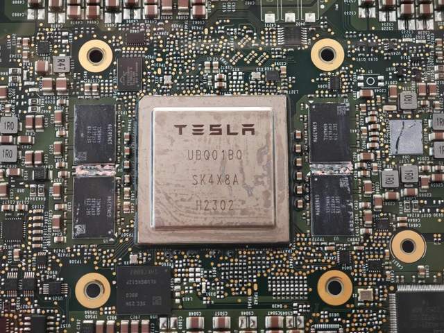 将特斯拉砍成“铁皮房”的<strong></p>
<p>虚拟币挖矿</strong>，是马斯克新的万亿对赌协议