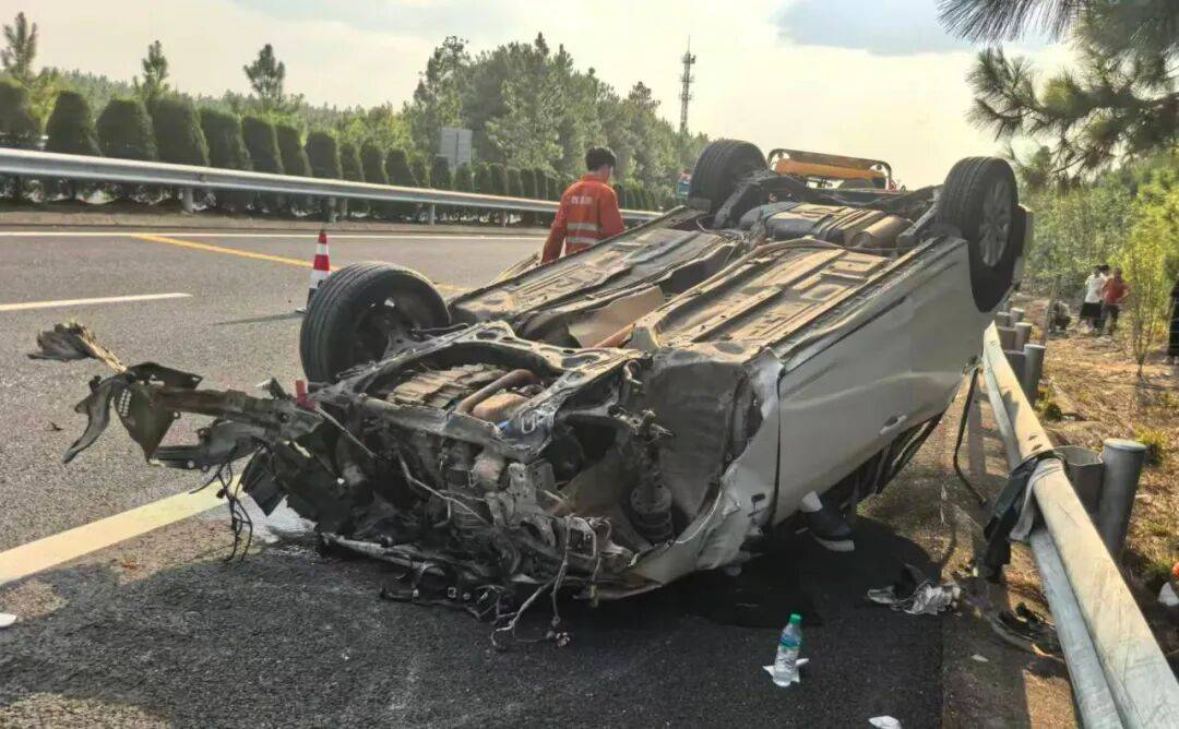 “我撒谎天打雷劈!”男子高速突然强行变道致翻车<strong></p>
<p>虚拟币挖矿</strong>,反诬赖对方