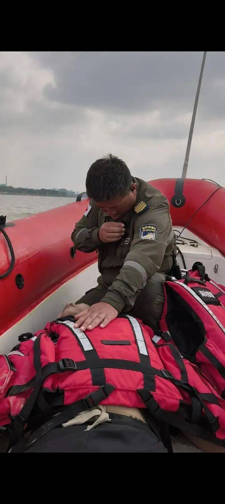 230斤重小伙酒后落水<strong></p>
<p>整治工作自查报告</strong>，漂浮7小时终获救……