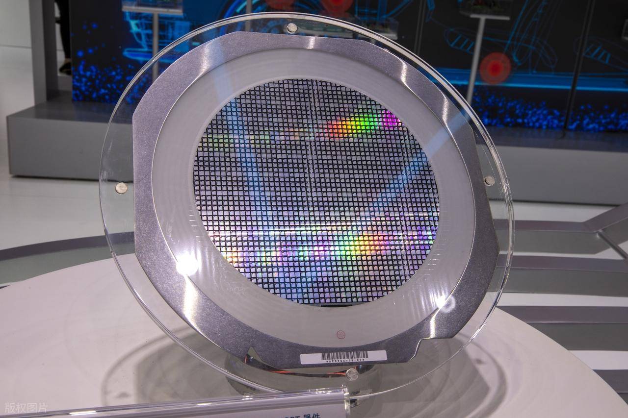 中方调查高通后<strong></p>
<p>整治工作自查报告</strong>,荷兰冻结中企半导体资产,强行把CEO换成外国人