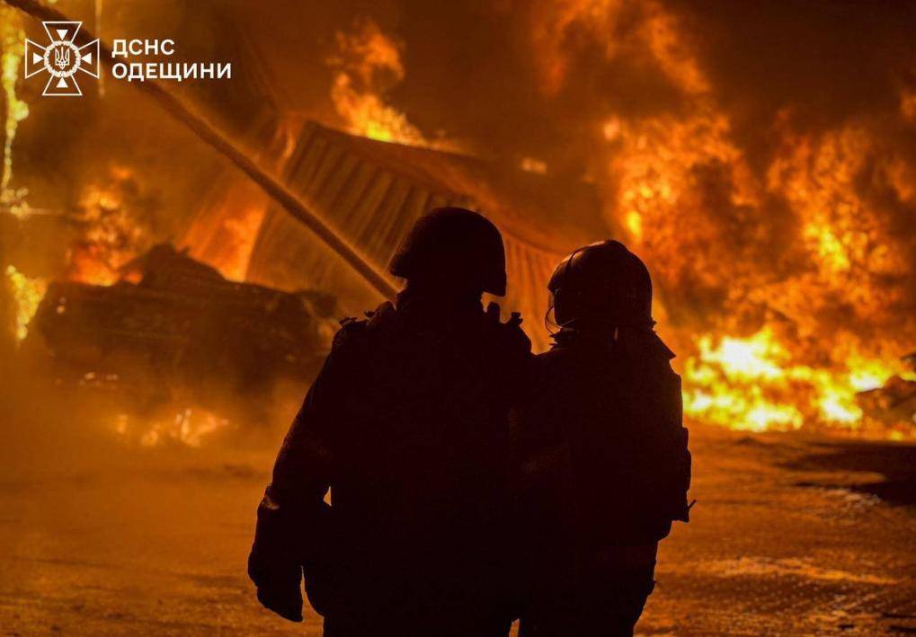 炸了一夜<strong></p>
<p>虚拟币奇迹币</strong>,俄军大轰炸,基辅大停电:俄乌战争3年,普京太仁慈了