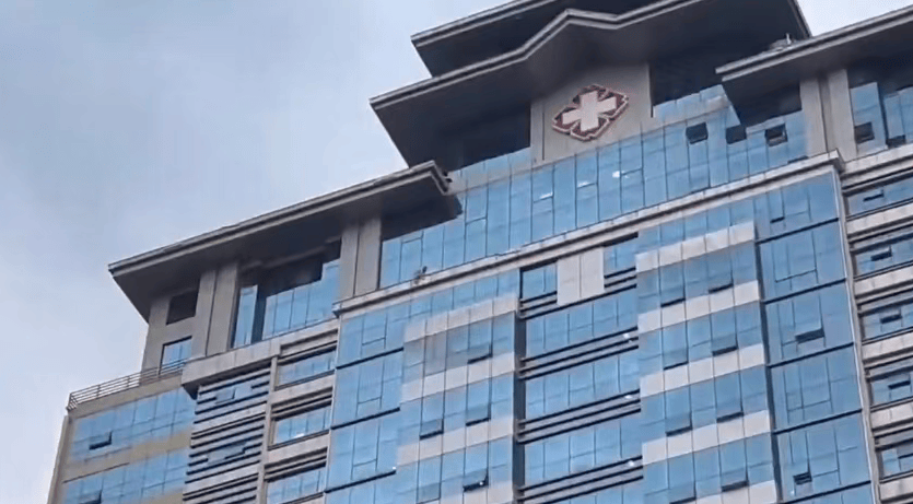 突发！广西南宁青秀区有人从医院高楼坠落，消防到场处置，当地：警方已介入，正处理