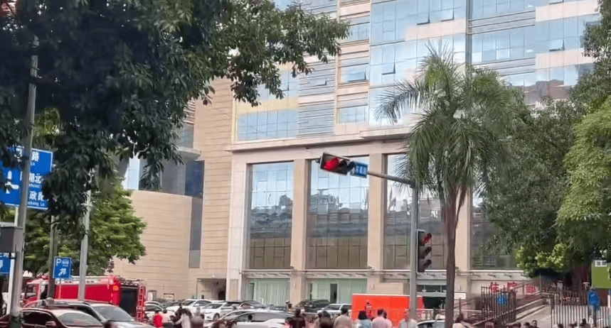 突发!广西南宁青秀区有人从医院高楼坠落<strong></p>
<p>虚拟币奇迹币</strong>,消防到场处置,当地:警方已介入,正处理