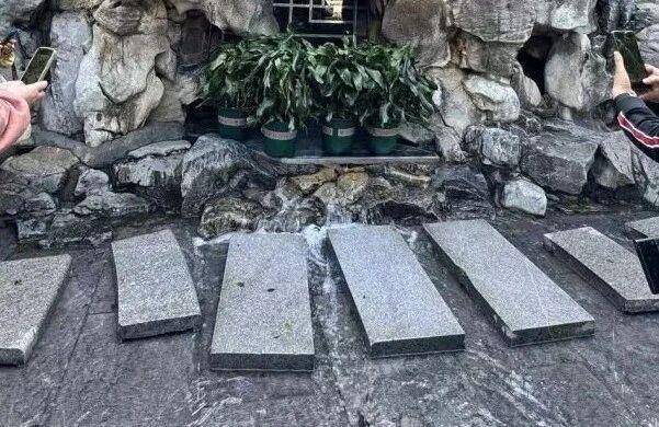 黑虎泉喷得“兽头”都不够用了！济南群泉竞涌<strong></p>
<p>虚拟币黄白线代表什么</strong>，几十年一见