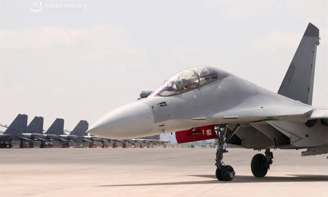 央视官宣：歼-16可挂载副油箱<strong></p>
<p>虚拟币黄白线代表什么</strong>！网友：航程加到7000公里有必要？