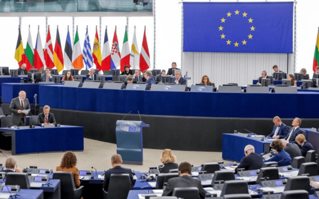 西方33国抱团取暖<strong></p>
<p>虚拟币黄白线</strong>,希望中国收回成命,不料中方迅速打响第二波反制!