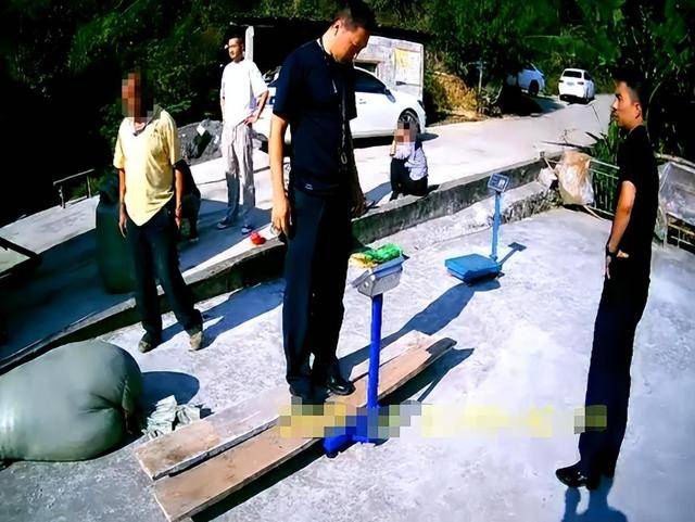 100斤玉米上秤秒变60斤?贵州一村民遭“鬼秤”骗粮!民警出手<strong></p>
<p>虚拟币黄白线</strong>,5人被拘