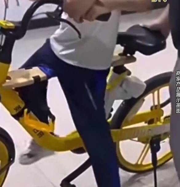 看着都疼<strong></p>
<p>虚拟币黄白线</strong>!上海街头一男子突然求助:10岁女儿被死死卡住!这个行为太危险→