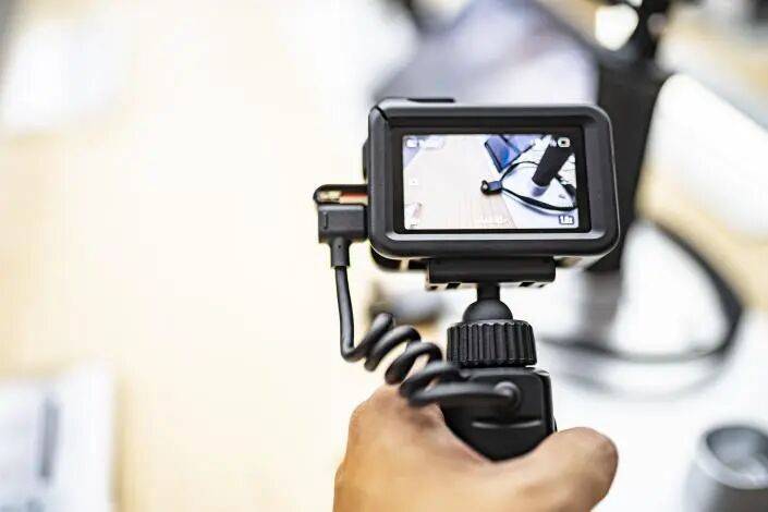 硬刚“背刺”争议<strong></p>
<p>虚拟币黄白线</strong>,大疆为何主动降价?