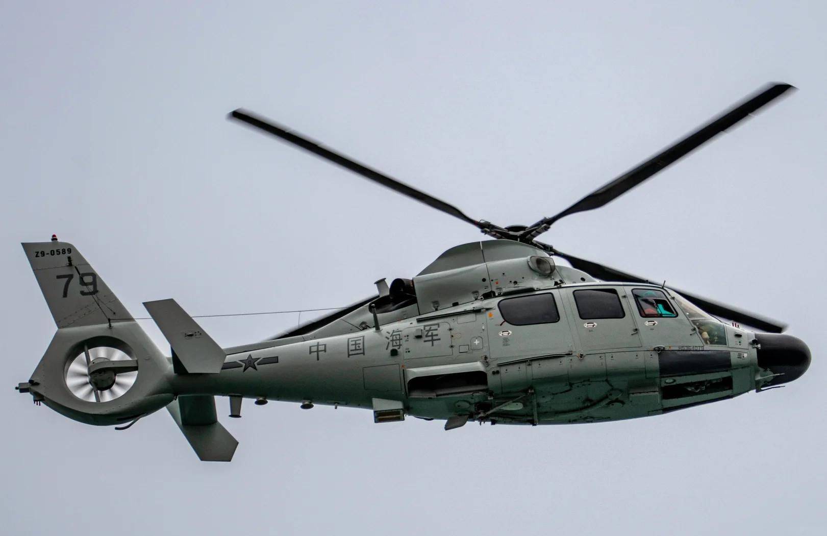 菲律宾护卫舰直奔南沙搞事<strong></p>
<p>虚拟币黄白线</strong>，却突然发现黄岩岛上出现了高脚屋