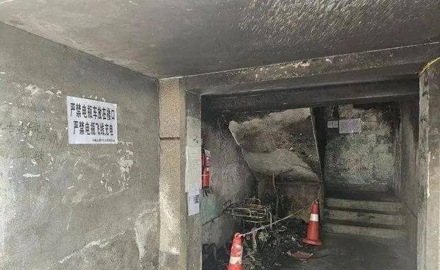 仅仅30秒<strong></p>
<p>快手直播送礼物</strong>，男子全身烧伤90%！别再这样充电！