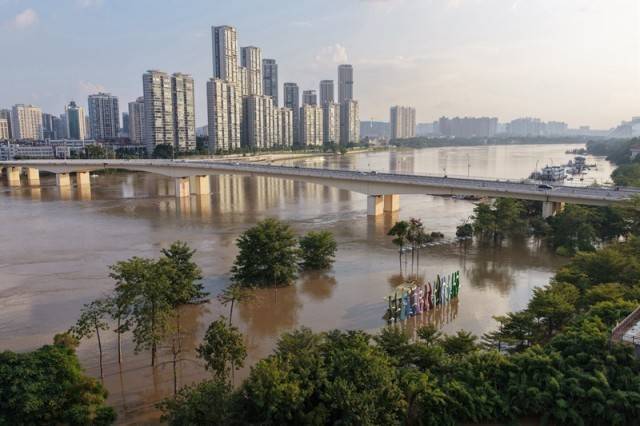 百色多个村庄被困水中已超半月<strong></p>
<p>快手直播送礼物</strong>，长涝难退为何重演？