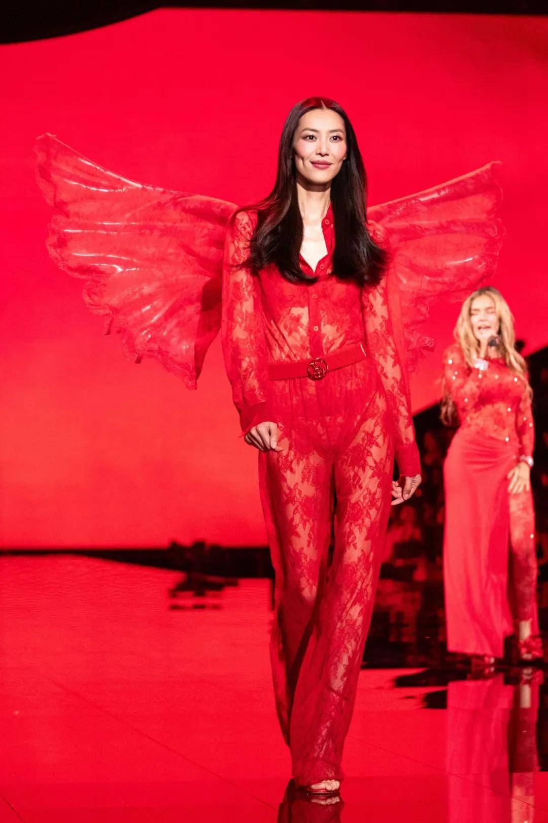 超模均龄30+、不要性感要多元<strong></p>
<p>快手直播送礼物</strong>，维秘秀还有新鲜感吗？