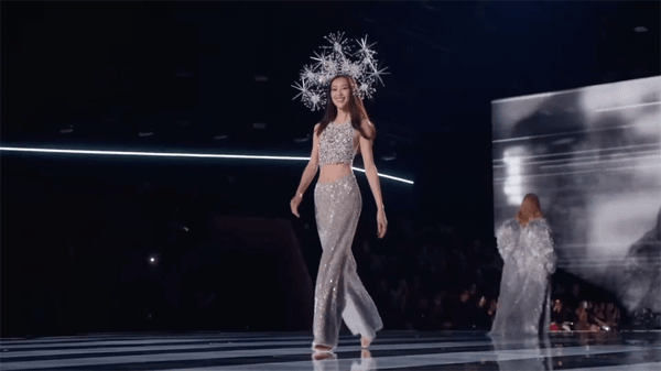 超模均龄30+、不要性感要多元<strong></p>
<p>快手直播送礼物</strong>，维秘秀还有新鲜感吗？