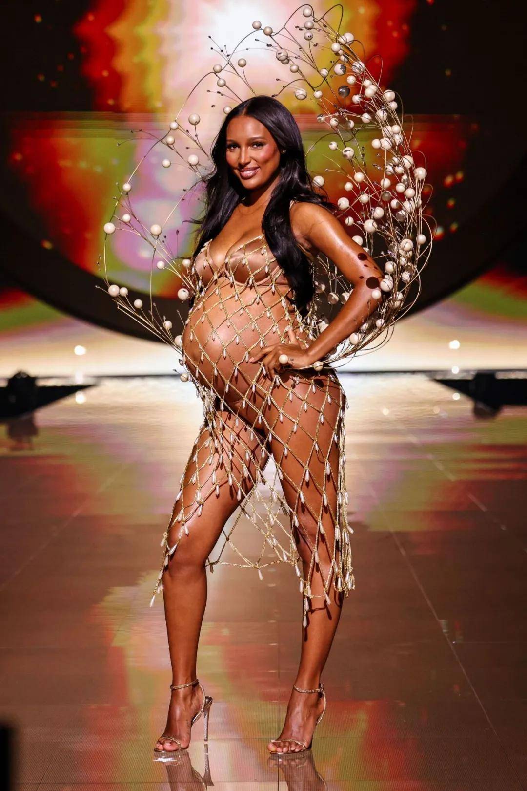 超模均龄30+、不要性感要多元<strong></p>
<p>快手直播送礼物</strong>，维秘秀还有新鲜感吗？