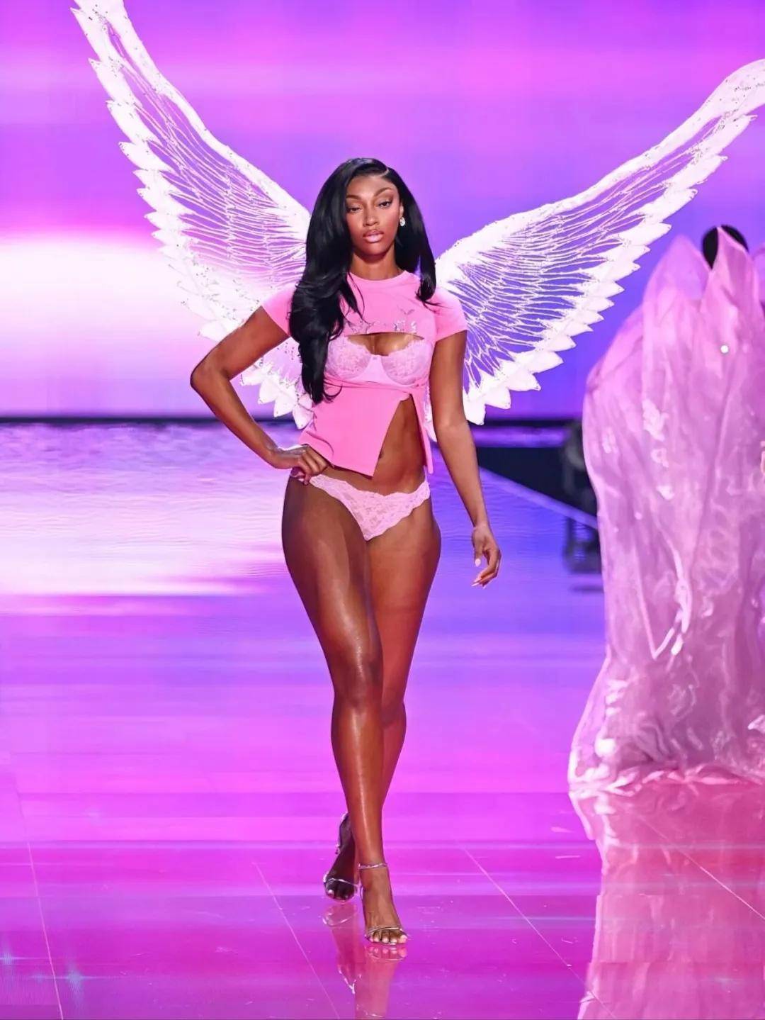 超模均龄30+、不要性感要多元<strong></p>
<p>快手直播送礼物</strong>，维秘秀还有新鲜感吗？