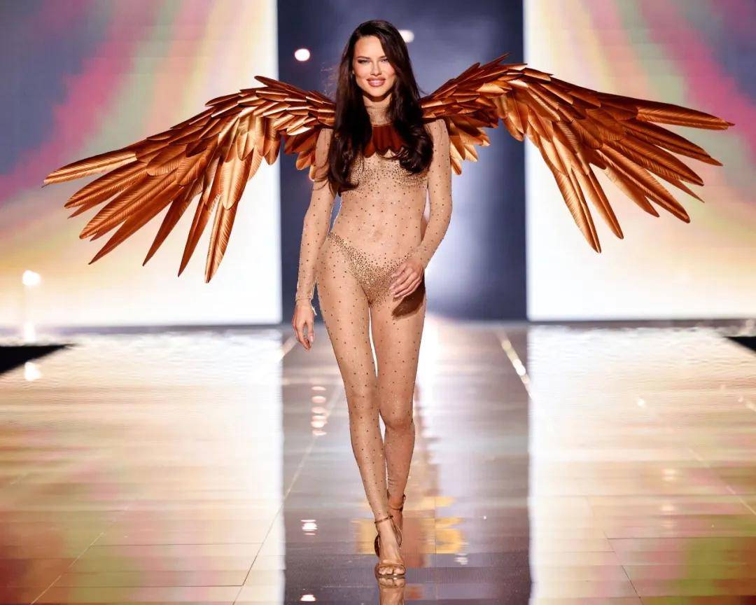 超模均龄30+、不要性感要多元<strong></p>
<p>快手直播送礼物</strong>，维秘秀还有新鲜感吗？