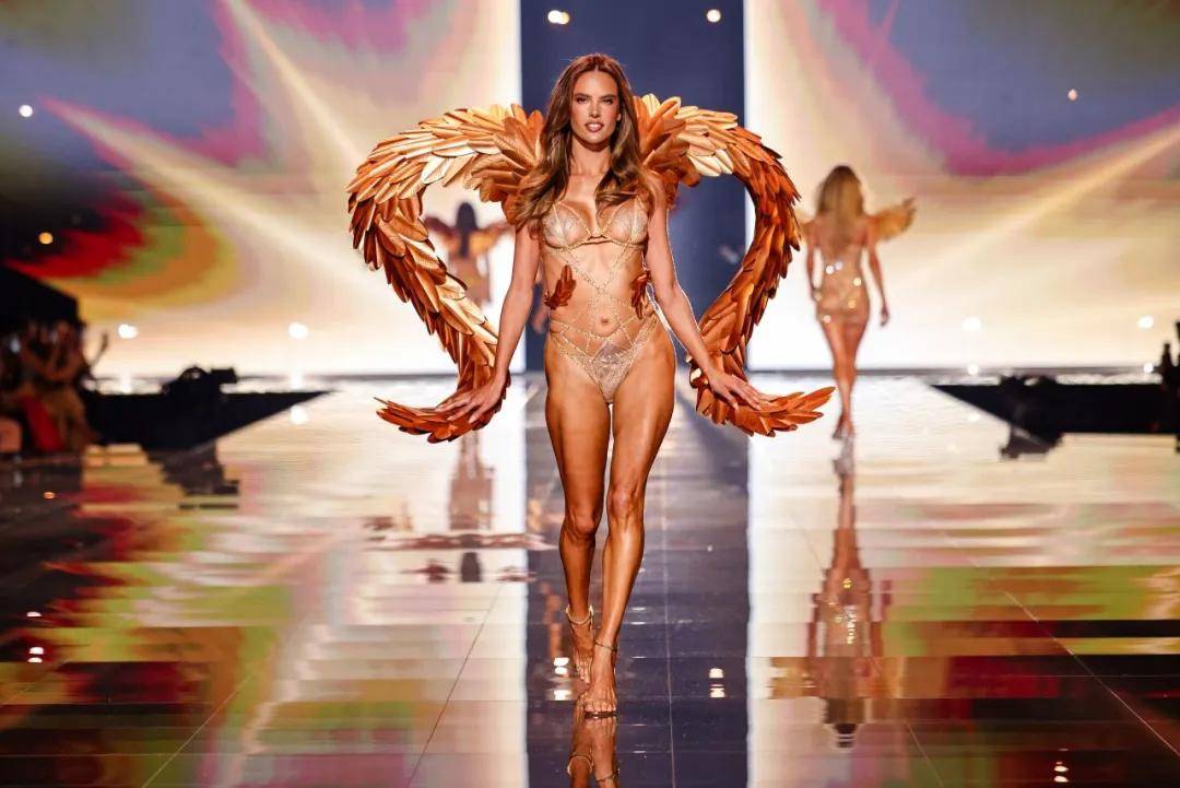 超模均龄30+、不要性感要多元<strong></p>
<p>快手直播送礼物</strong>，维秘秀还有新鲜感吗？